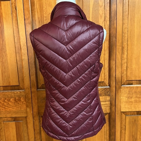 Love Tree Wine Puffer Nylon Vest Side Stretch Zippered Pockets Medium - Picture 4 of 10
